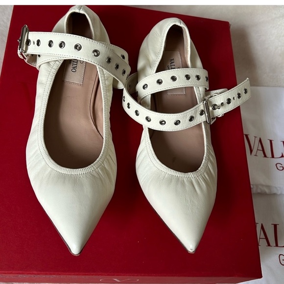 Valentino Garavani leather ballet flat shoes